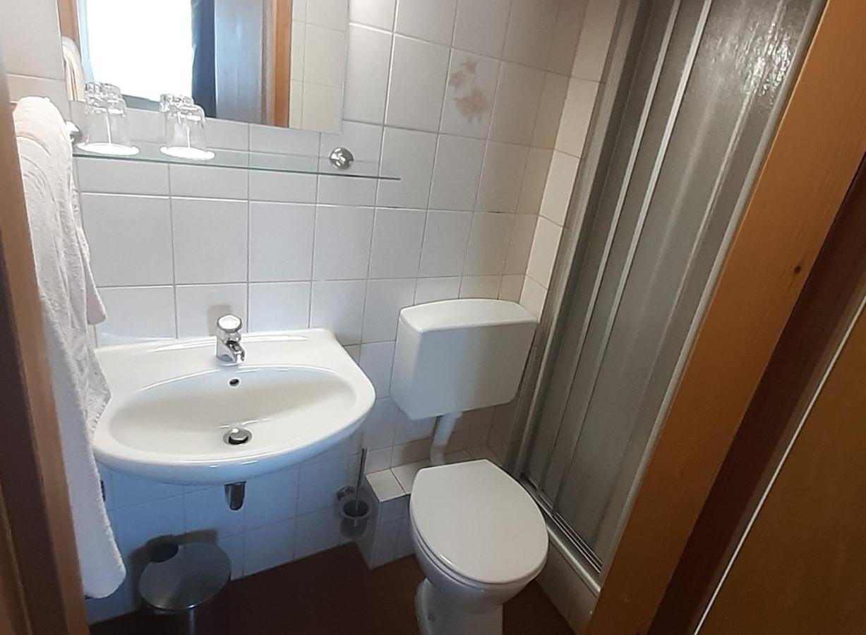 Gasthaus "Zur Linde" Harzgerode Ngoại thất bức ảnh